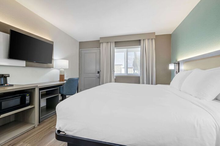 Room 10 of 28