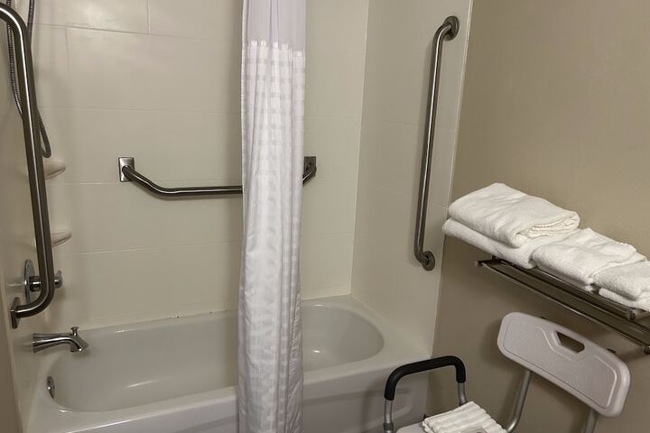 Room 13 of 34