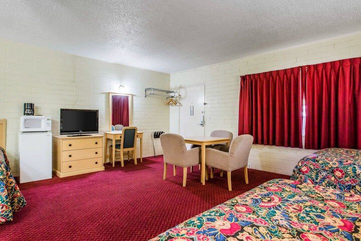Room 13 of 19