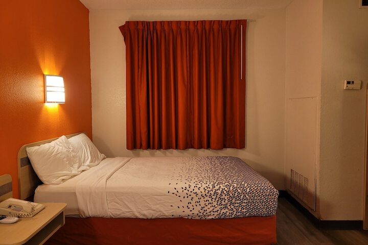 Modern Stay 39 Lakeview by OYO Minonk Garden