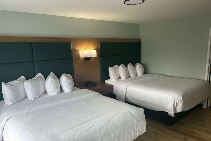 Room 12 of 16