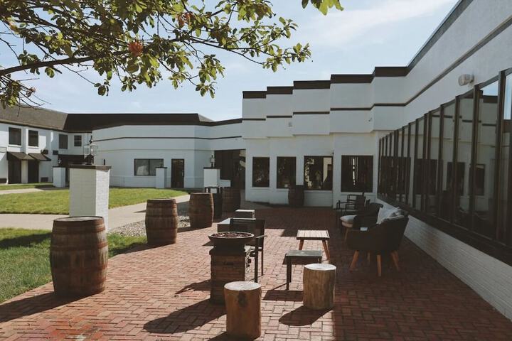 Hotel Exterior 64 of 64