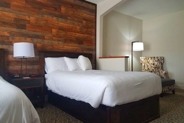 Room 10 of 33