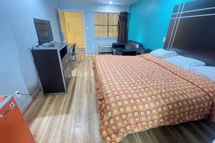Room 8 of 24
