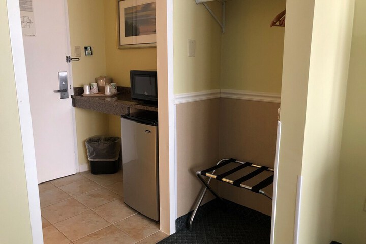 Room 13 of 43