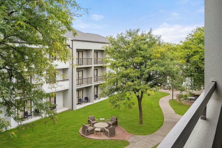 Courtyard by Marriott Detroit Metropolitan Airport Romulus