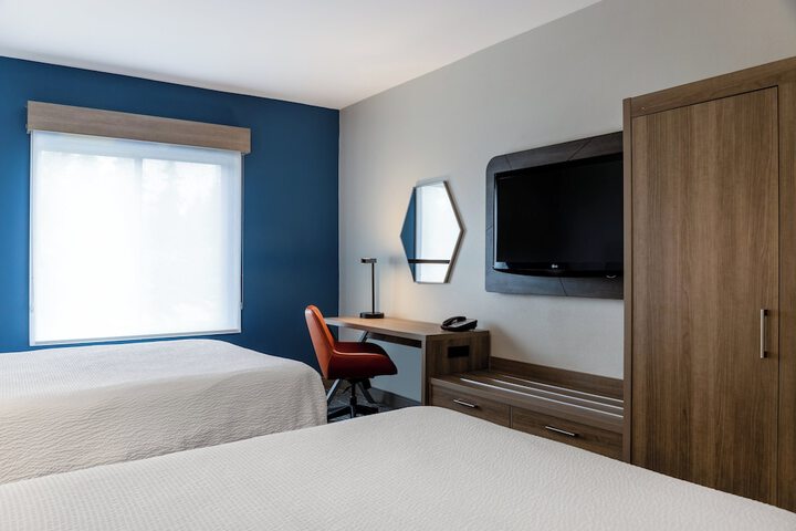 Room 28 of 64