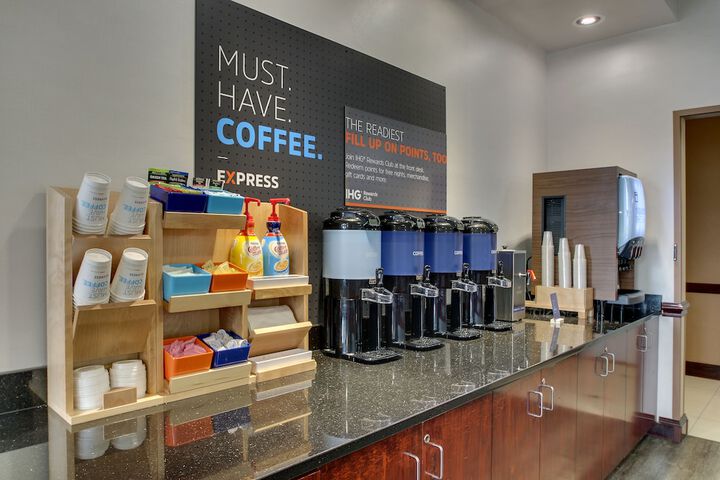 Holiday Inn Express & Suites Allentown West by IHG