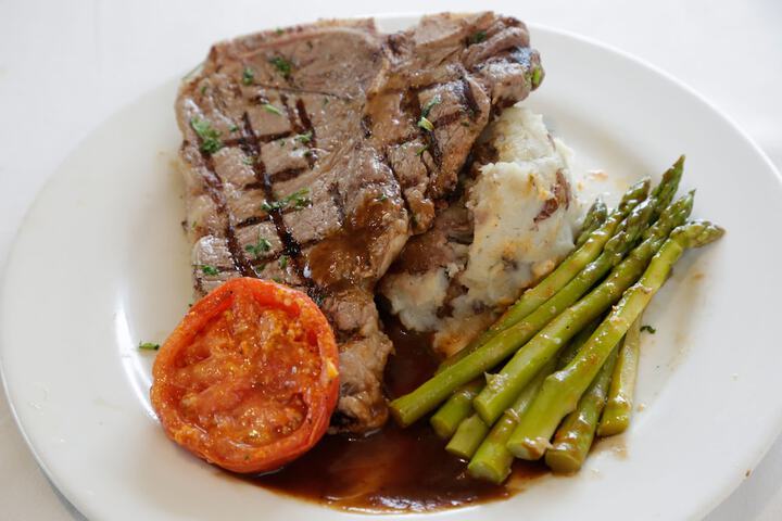 Dining 39 of 49