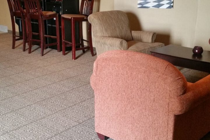 Lounge 50 of 54