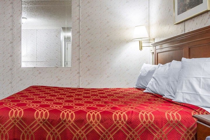 Room 8 of 30