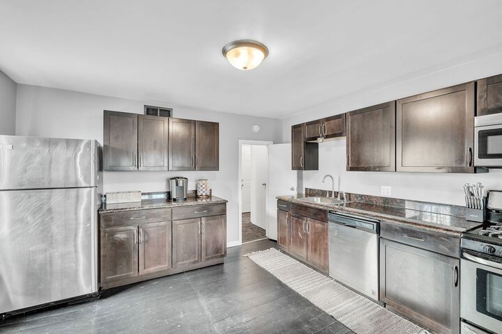 The Loft 3BR Apartment with Scenic Deck