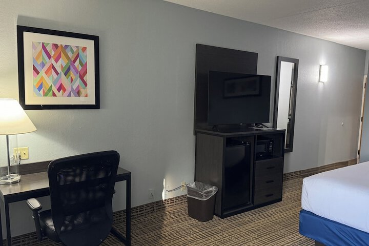 Room 14 of 25