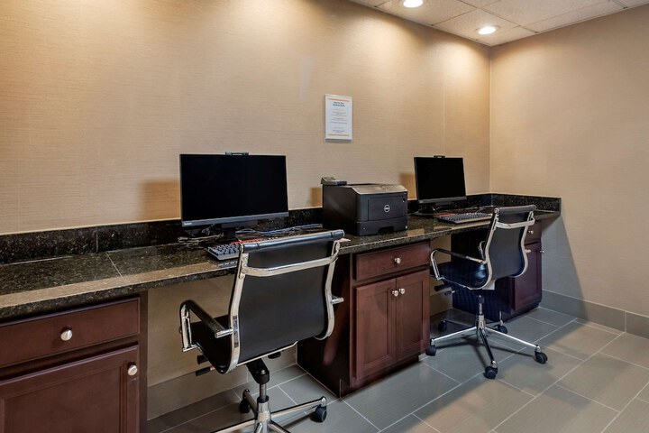 Business Center 46 of 49