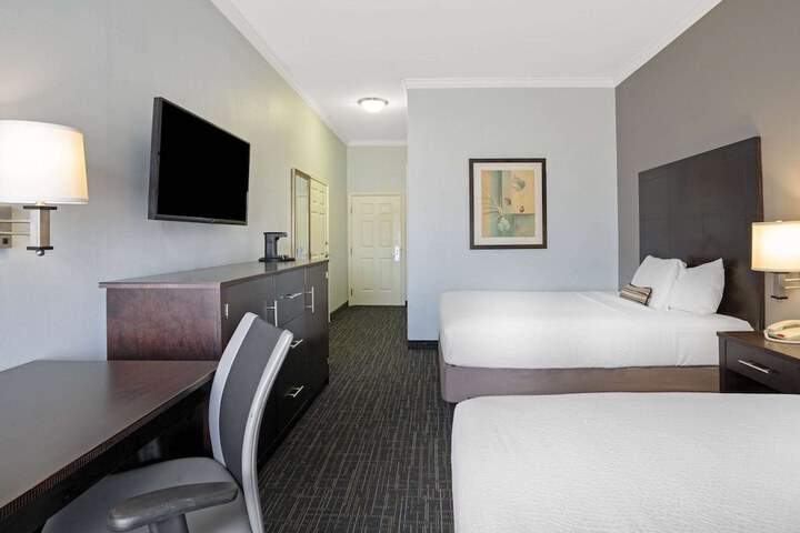 Room 15 of 33