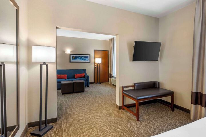 Room 25 of 38