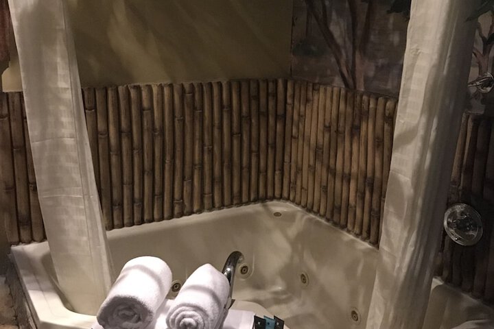Hot Tub 148 of 151