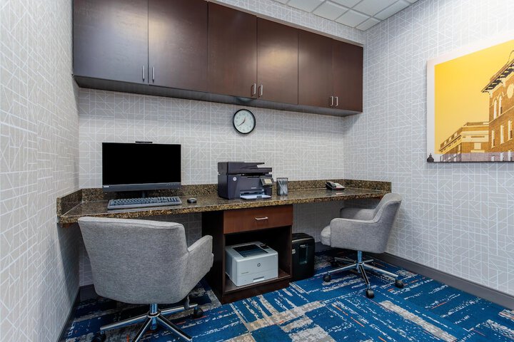 Hampton Inn & Suites Parkersburg Downtown