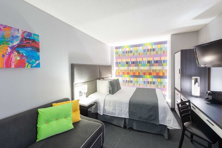 Room 32 of 74