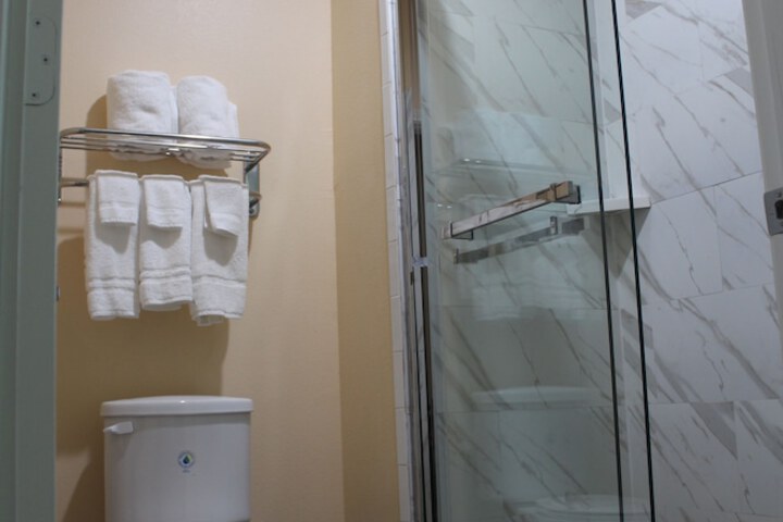 Room 13 of 21