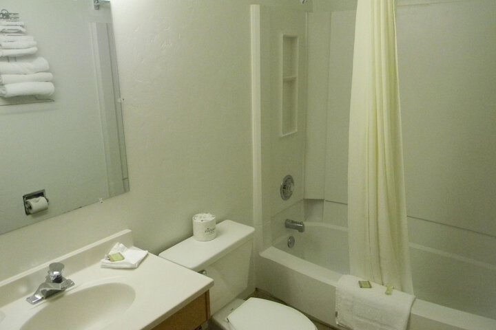 Room 32 of 68