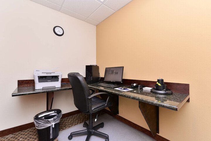 Business Center 33 of 34