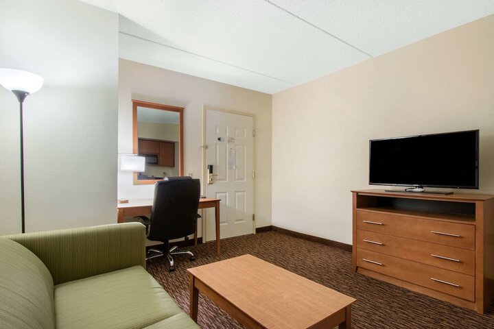 Room 13 of 36