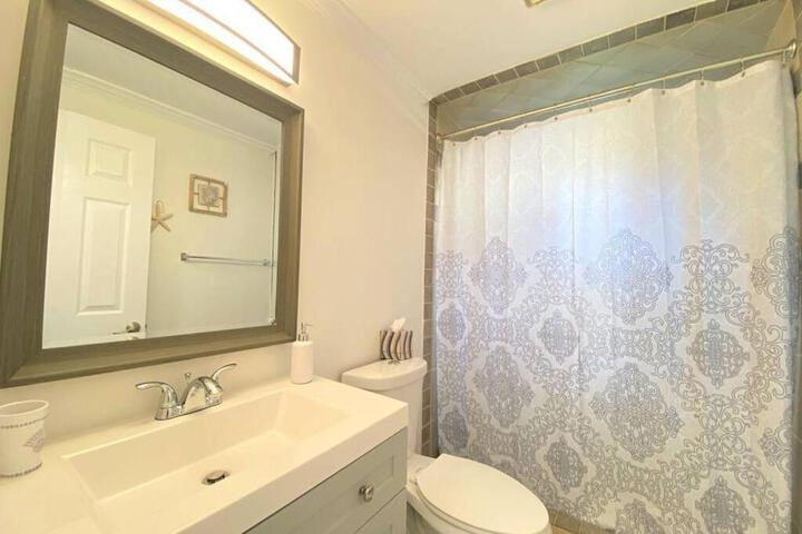 Cheerfull 4 / bed/ 3 Bath / pool / best Location