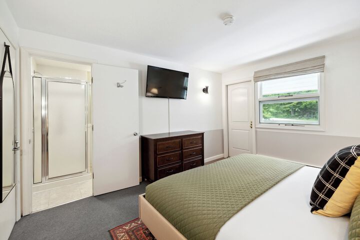 Room 17 of 35