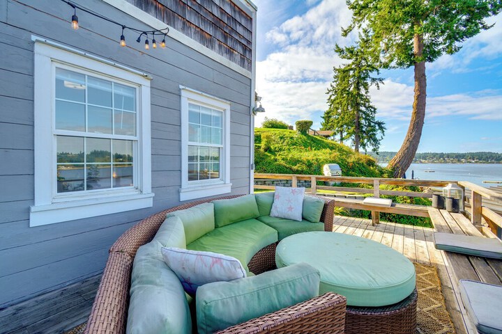 Gig Harbor House w / Private Beach + Views!
