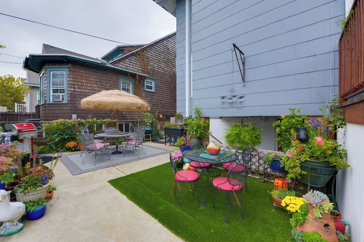 Cozy Ventnor Getaway: Walk to Public Beach!