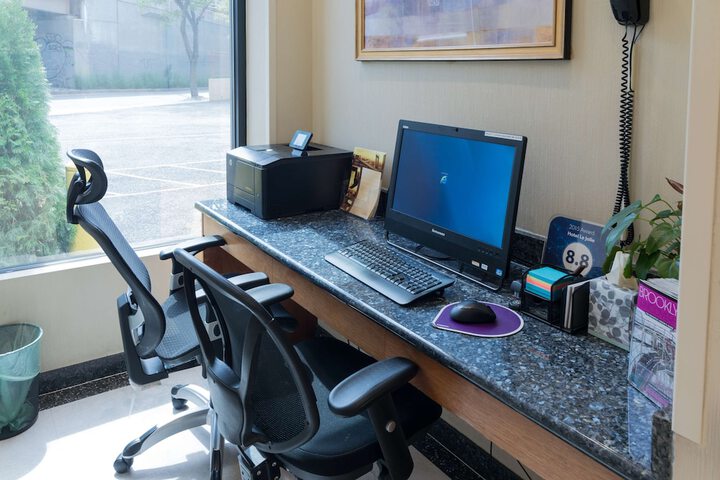 Business Center 38 of 40