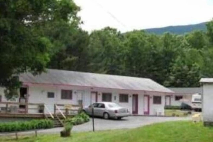 Four Seasons Motel