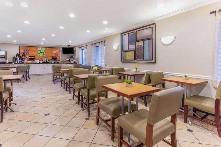 La Quinta Inn & Suites by Wyndham Chicago Gurnee