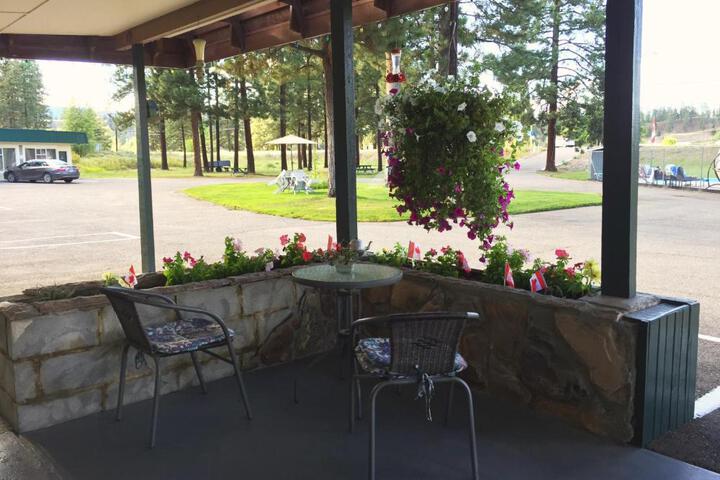 Evergreen Motel