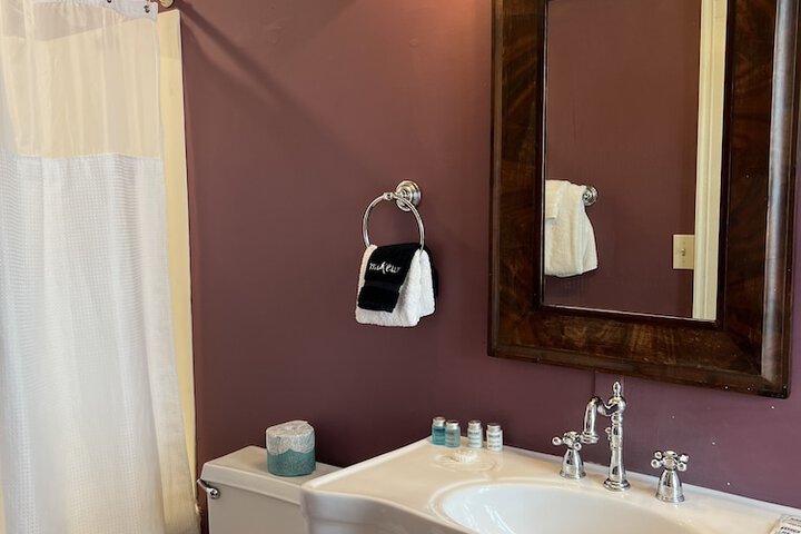 Room 16 of 121