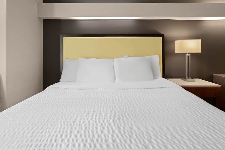 Americas Best Value Inn & Suites Racine