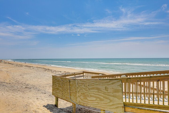 N Topsail Beach Oceanfront Condo w / Pool!