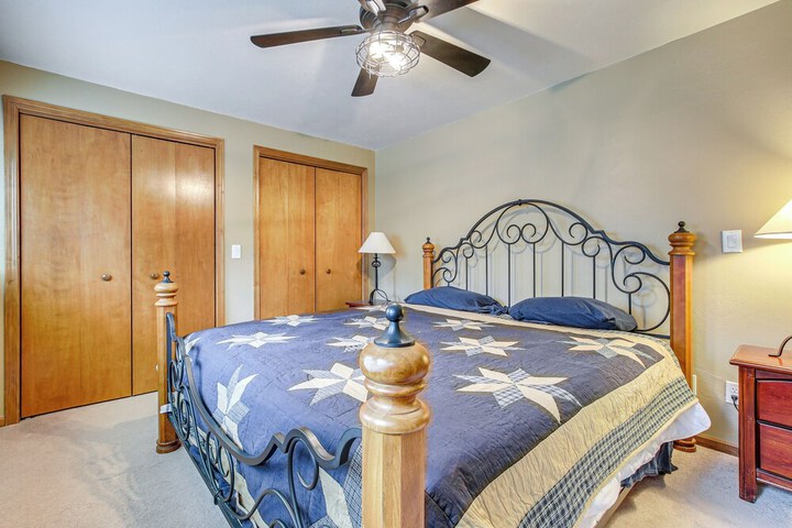 Door County Townhome: Pool Access 1 Mi to Beach!
