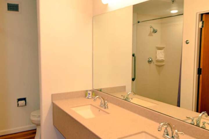 Room 21 of 28
