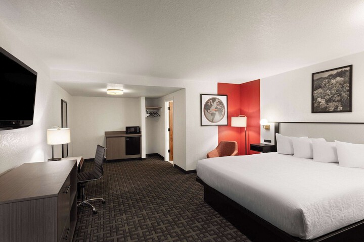 Ramada by Wyndham Elko Hotel at Stockmens Casino