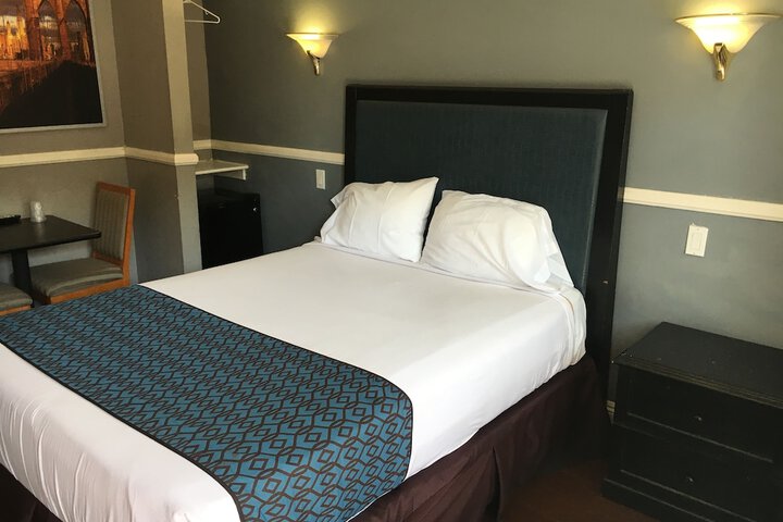 Room 14 of 24