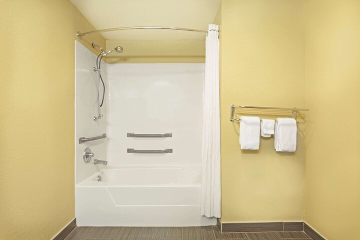 Room 13 of 21
