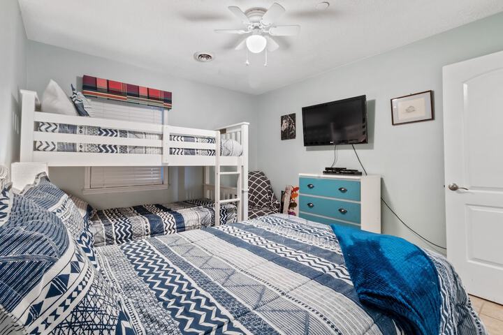 Room 12 of 28