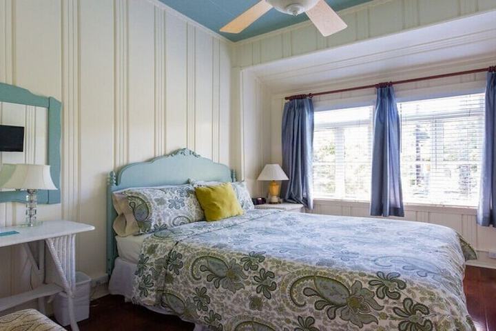 Room 6 of 36