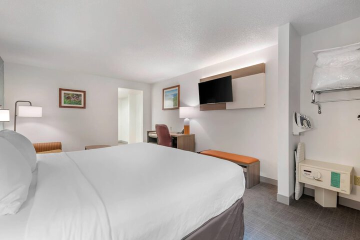 Comfort Inn & Suites Lake George