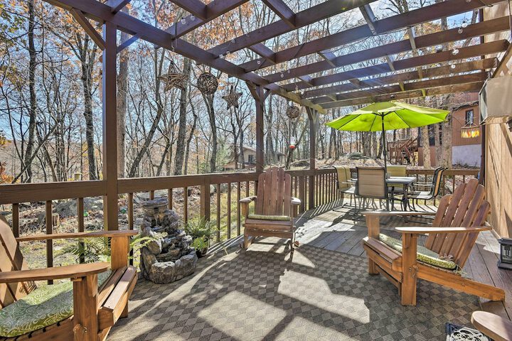 Poconos Vacation Rental w / Pool Access & Hot Tub!