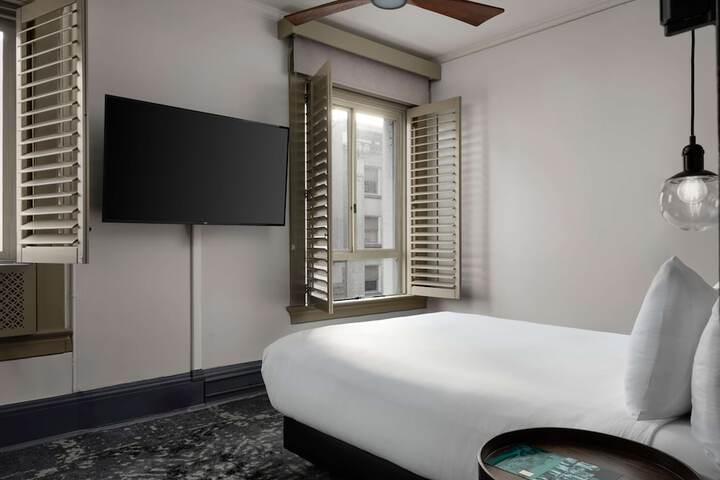 Room 28 of 56