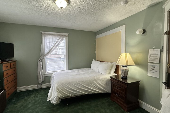 Room 35 of 61