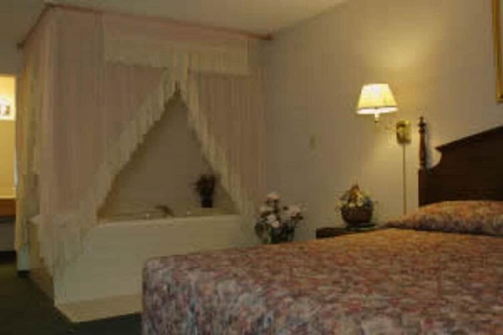 Room 10 of 11